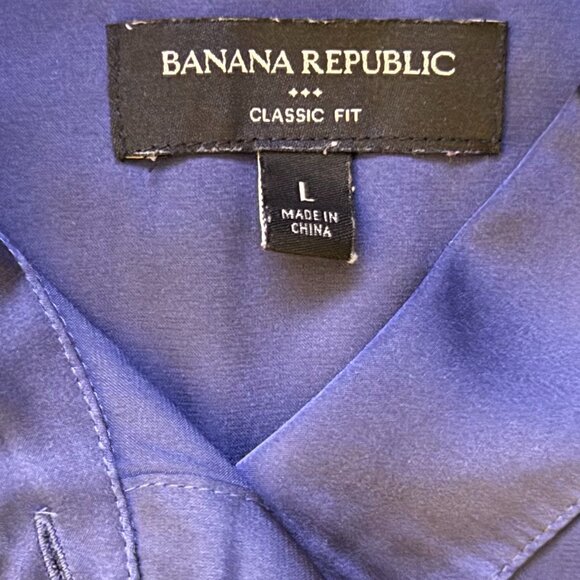 Banana Republic Women’s Silk Preppy Navy Button-Down Shirt - Picture 2 of 4